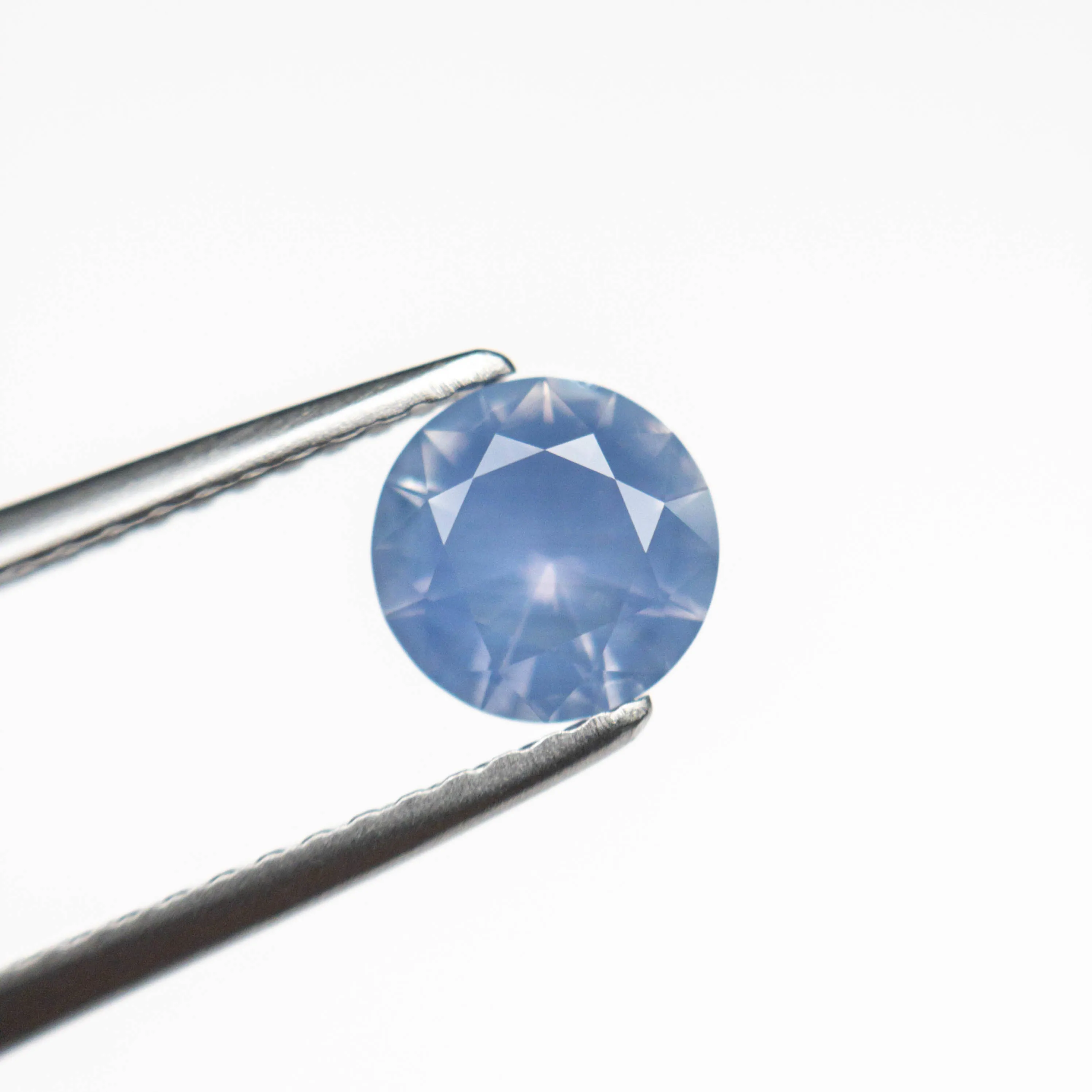 0.88ct 6.01x5.98x3.61mm Round Brilliant Sapphire 23784-01