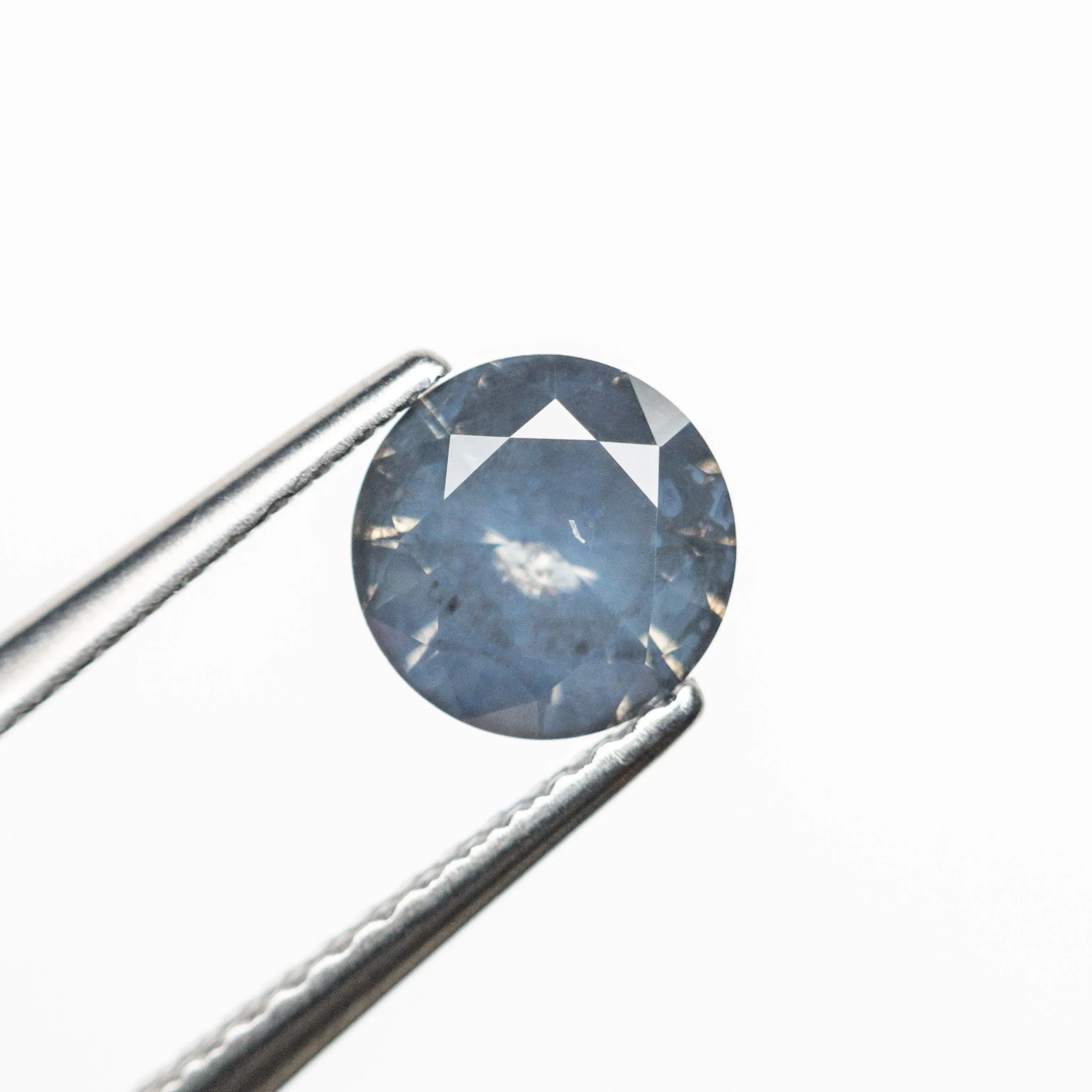 0.88ct 6.01x6.00x3.60mm Round Brilliant Sapphire 23781-08