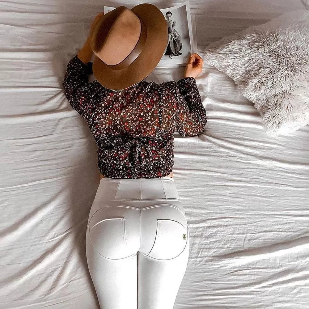 High-Waisted White Faux Leather Skinny Pants - Leather Look Fashion Leggings with Booty Lift Effect